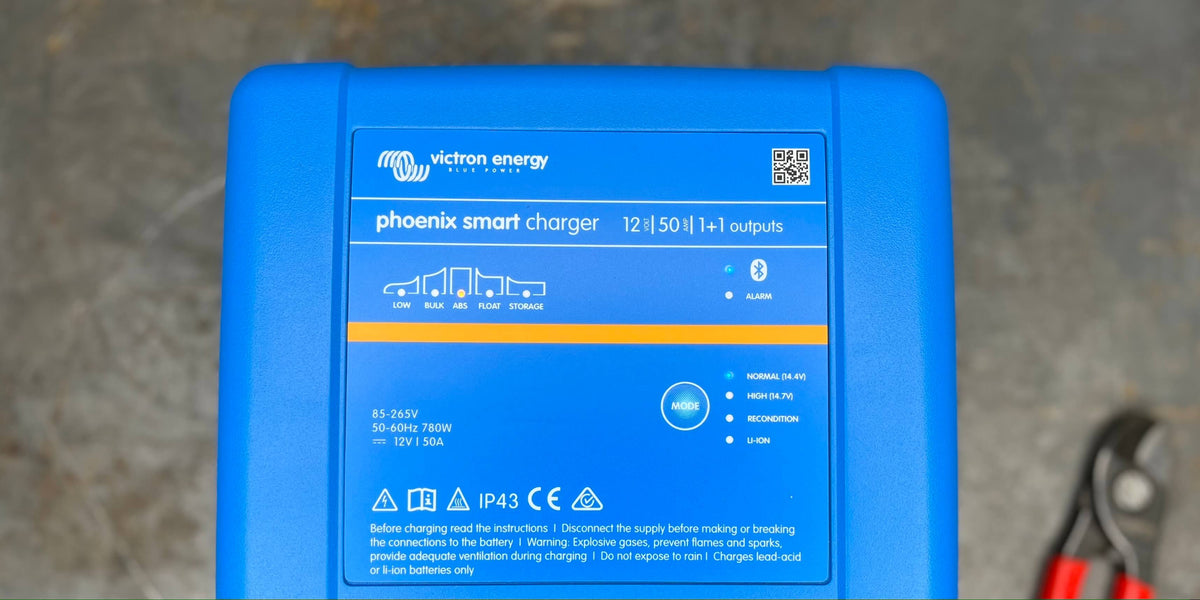Victron Blue Smart IP22 12/20 (3) Charger 12V 20a 3 batteries