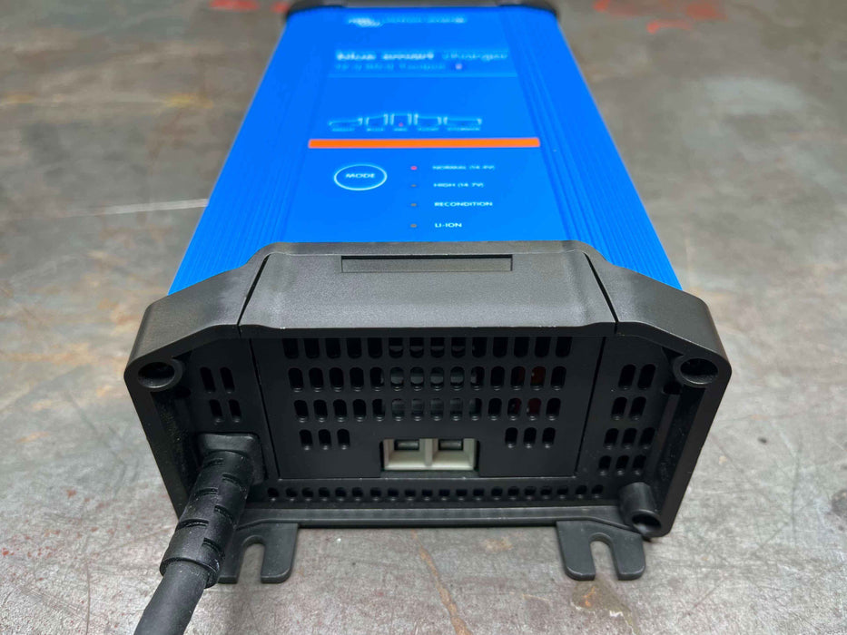 VICTRON - Blue Smart 12V 30A IP22 230V