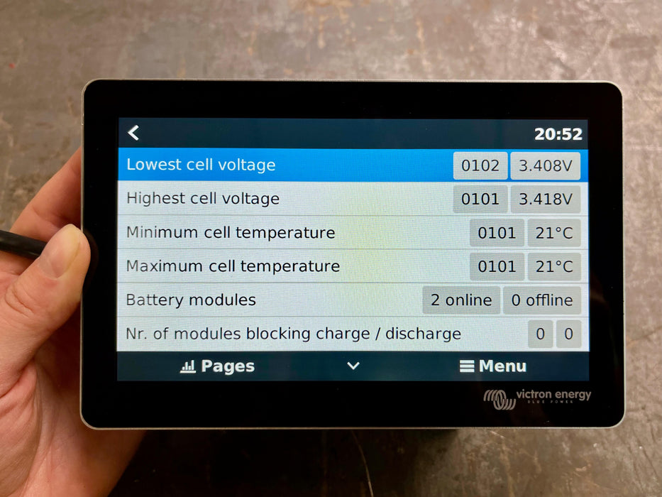 Victron Energy GX Touch 70 displays the battery status